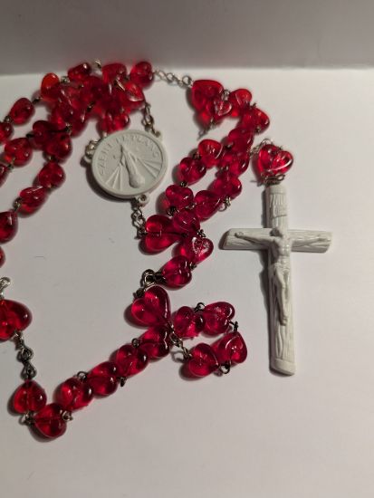 Picture of With chain and red plastic heart-shaped bead