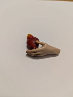 Picture of Left Hand with Heart / 19" Statue